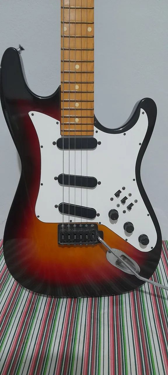 Guitarra Jennifer 6 cordas 