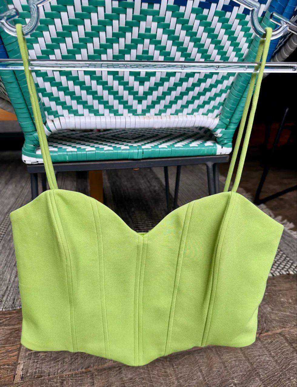 Top Zara estruturado verde TAM M  - Foto 2