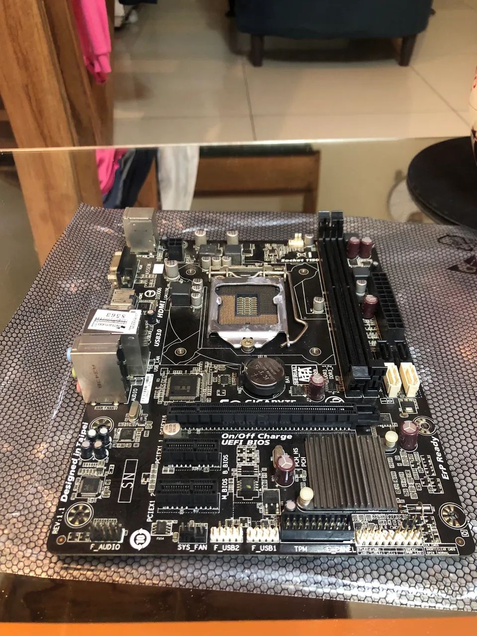 Placa mãe com defeito GA-H81M-H  - Foto 4