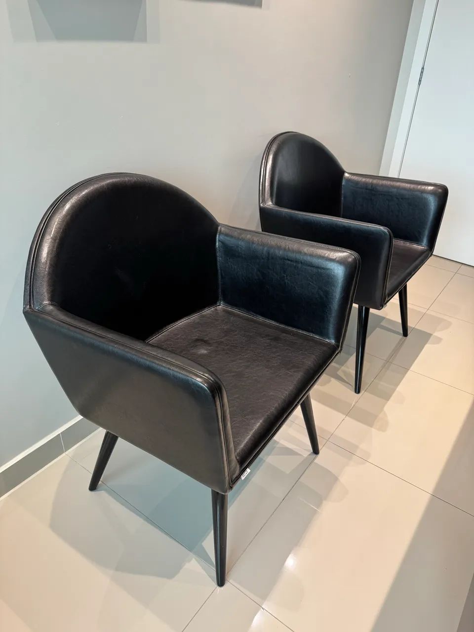 Conjunto de Poltronas em Couro para Sala ou Escritório - Foto 2