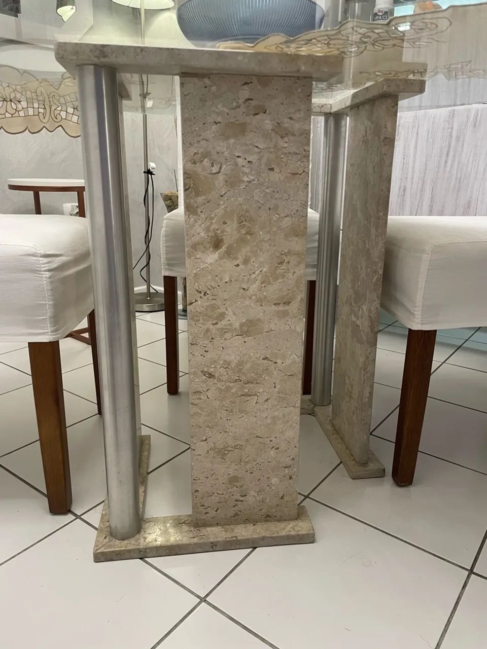 Mesa de jantar com 4 cadeiras e capas protetoras - Foto 2