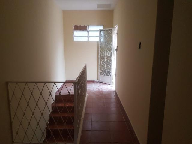 035 Casa 3 qts, quintal livre na frente - junto ao Viaduto - Nilópolis - Foto 14