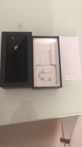 Vendo ou Troco iPhone 8 torna de 400 da minha parte - Foto 4