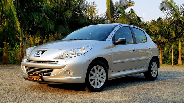 Peugeot 207 1.6 automático 2013