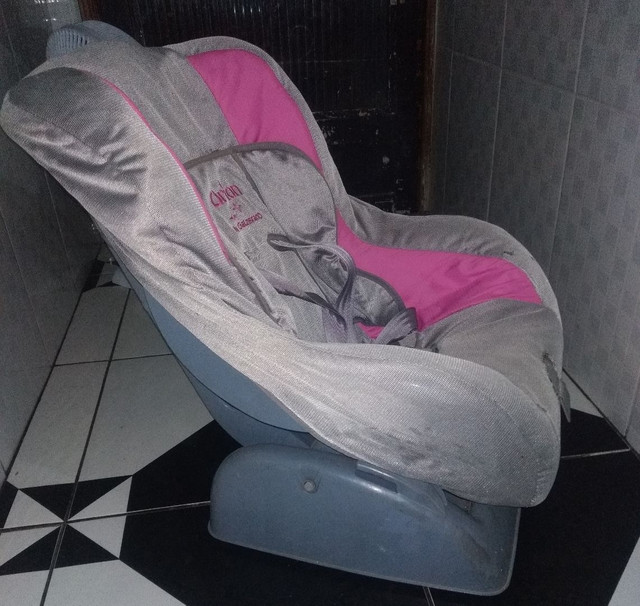 Vendo Cadeirinha e Velotrol - Foto 2