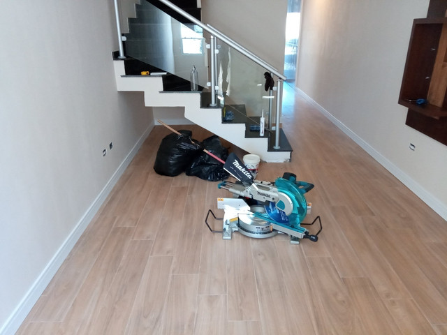 Faço colocação de piso laminado, vinílico, rodapés R$15,00 - Foto 3