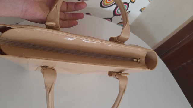 Bolsa Petite Jolie original, com uma pequena marca atrás - Foto 3