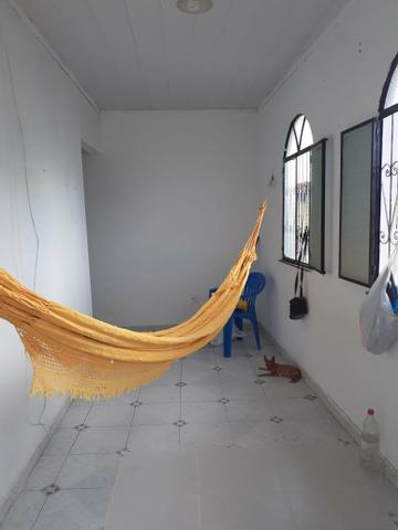 //Casa no piso superior próxima ao Posto 700 da Djalma Batista