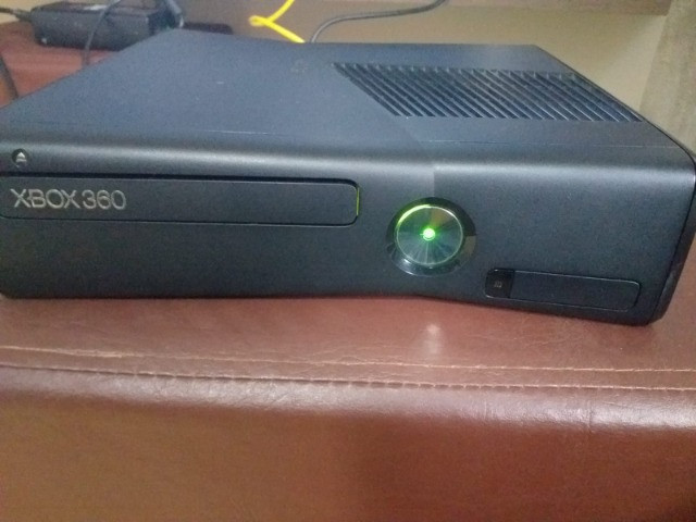 Xbox 360 Bloqueado/Travado + Kinect + 2 Controles + 6 Jogos - Foto 3