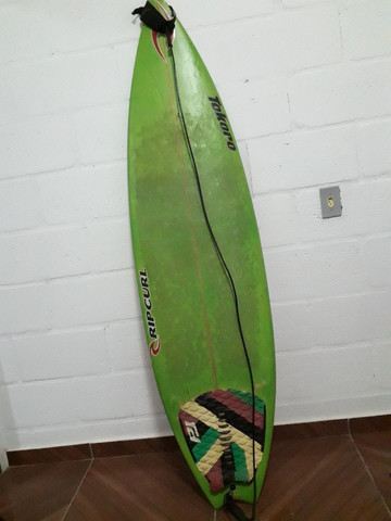 Vendo prancha profissional RIPCURL e acompanha slash, quilha, e parafina