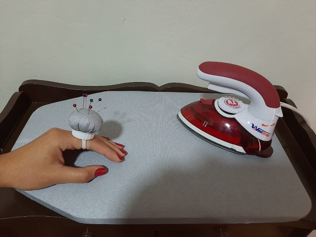 Tábua de Passar Artesanal P/ Patchwork com Tecido Térmico + Alfineteiro de Dedo de Brinde - Foto 4