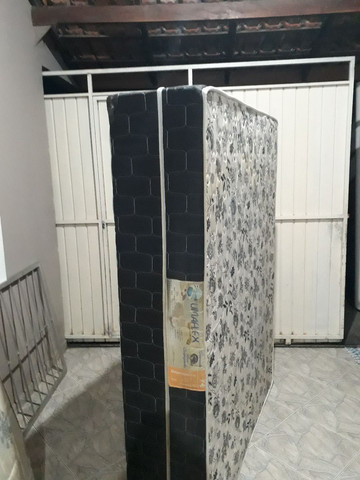 CAMA BOX + COLCHÃO DE MOLAS. - Foto 2
