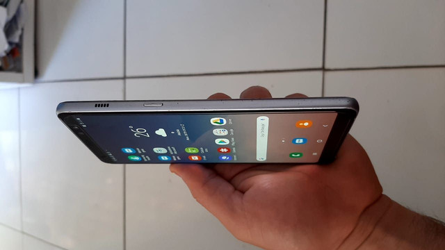 Celular Galaxy A8 PLUS 64GB e 4GB TOP! - Foto 2