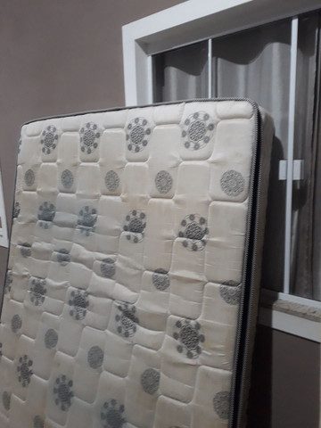 CAMA BOX + COLCHÃO DE MOLAS. - Foto 4