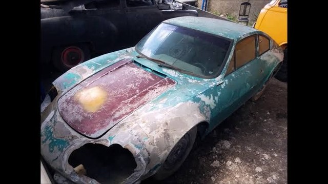 Restauração de carros de fibra de vidro.