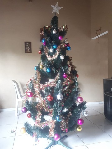 Árvore de Natal 2 metros completa com enfeites - Objetos de decoração -  Centro, Timon 1155027544 | OLX