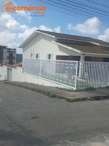 Casa a venda no Monte Líbano em Lavras.