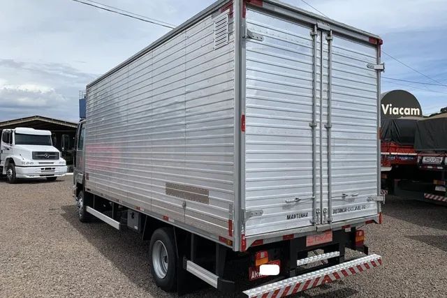 Ford Cargo 815 Baú 2010  - Foto 3