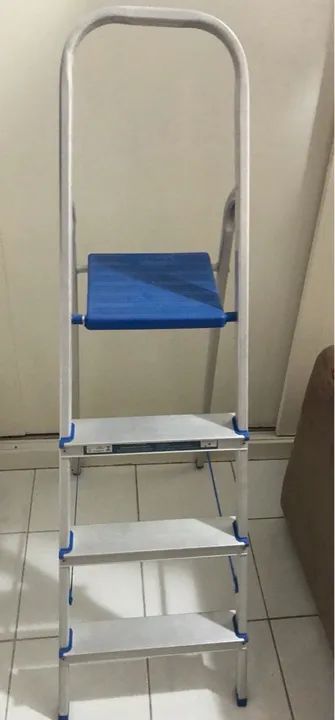 Escada 4 degraus em Alumínio 