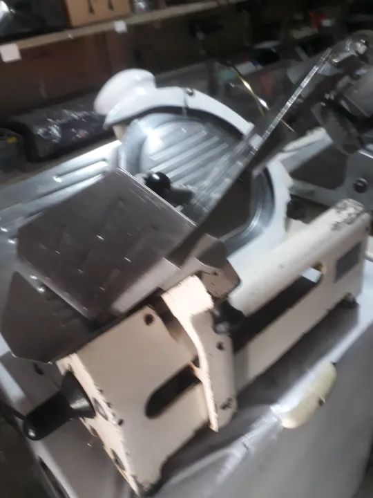 Cortador de frios e moedor de carne 