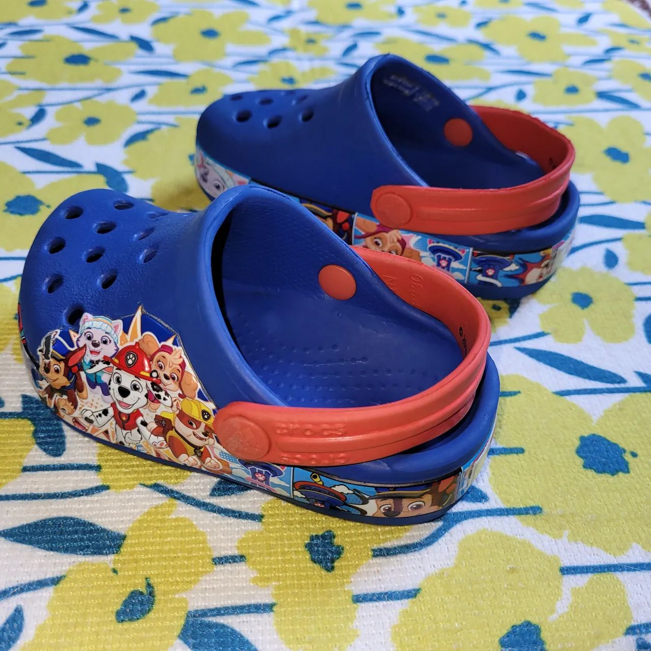 Crocs Originais C5 (20/21) - Menino 18 meses - Foto 5