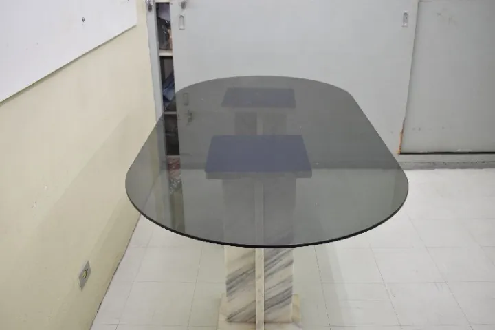 Mesa para Jantar - Tampo de Vidro e pés de Mármore Carrara