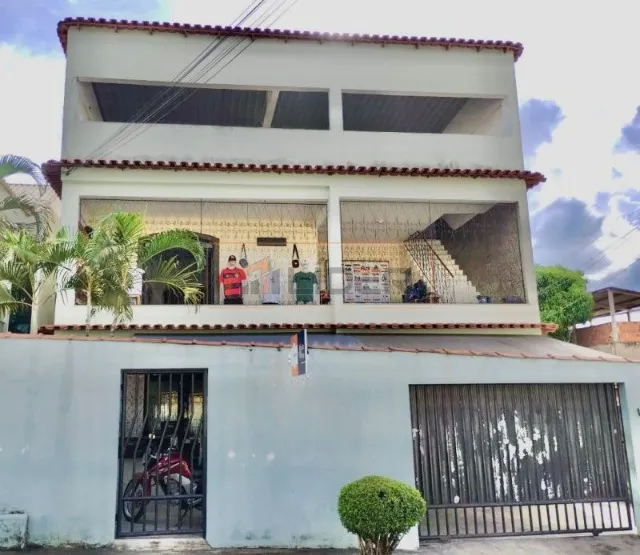 Prédio com 02 Apartamentos e Terraço