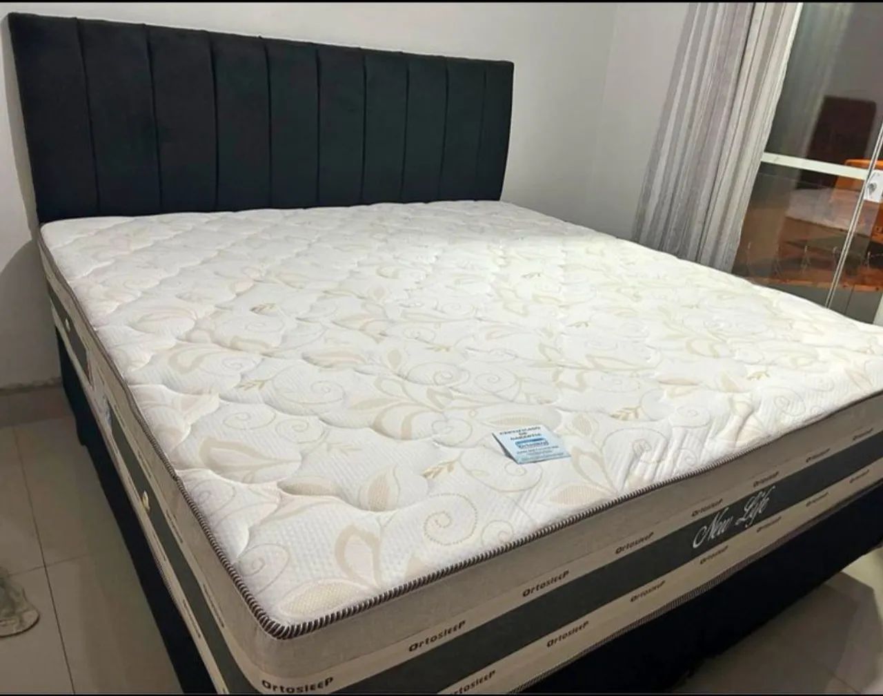 Cama Super King  com cabeceira  colchão  com 34 cm de altura 