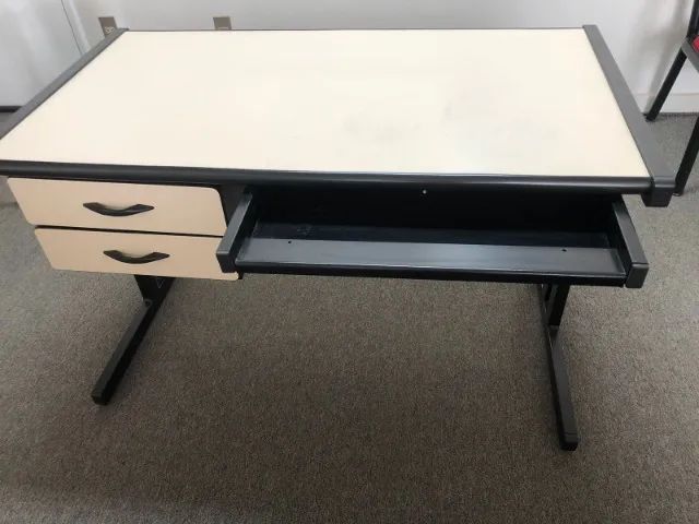 Escrivaninha de escritório com gaveta de teclado