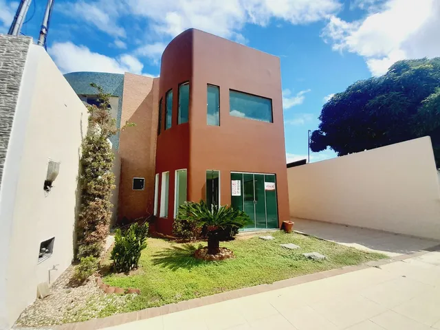 CASA À VENDA NO CONDOMÍNIO SANTO ANTÔNIO.