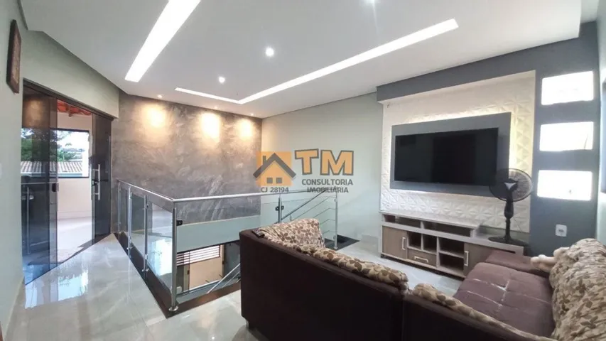 Sobrado com Fino Acabamento, Bem Localizado