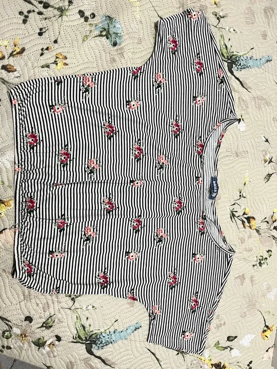 Blusa com elástico na barra