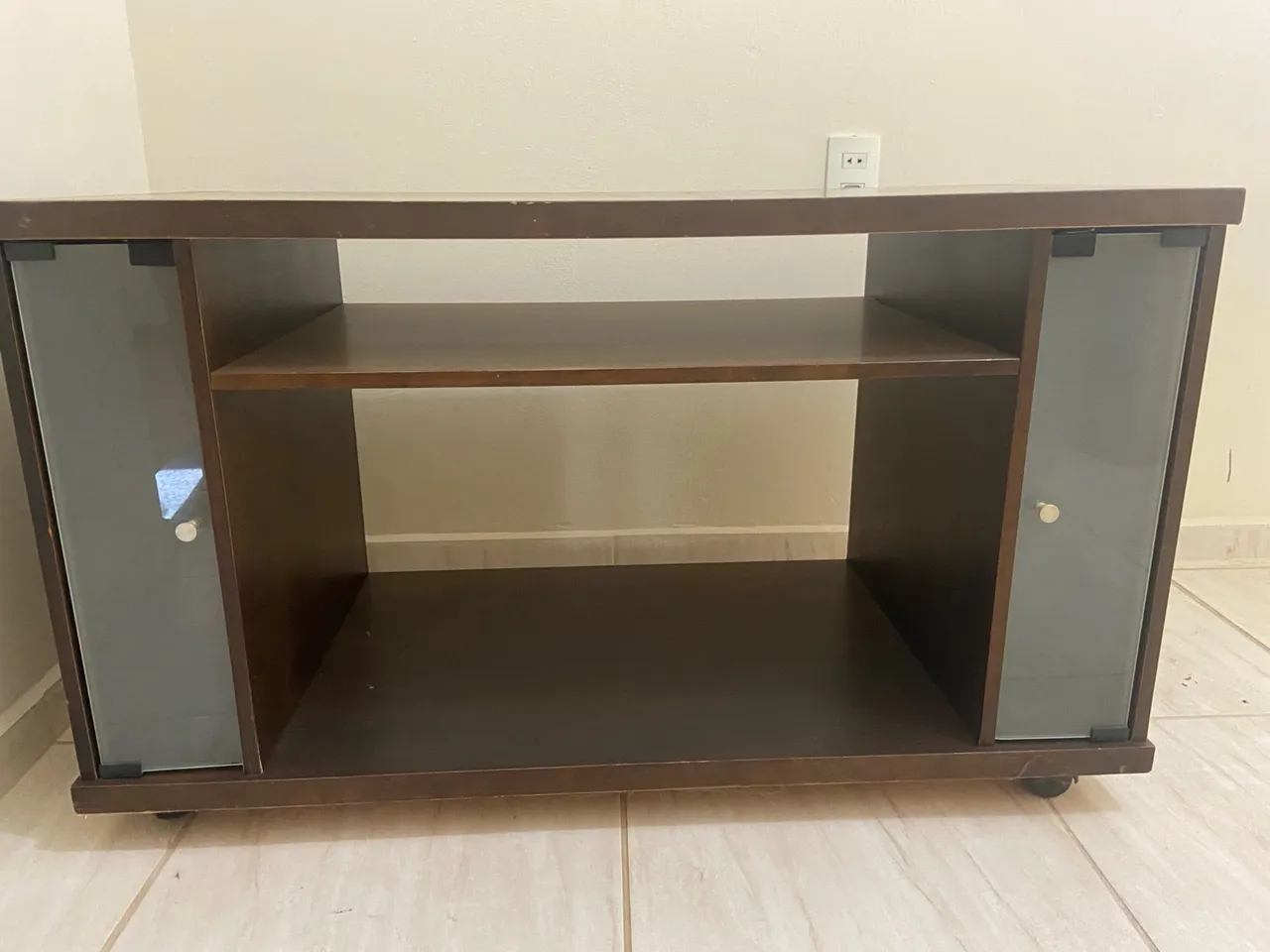 Rack de Sala em madeira maciça cor marrom