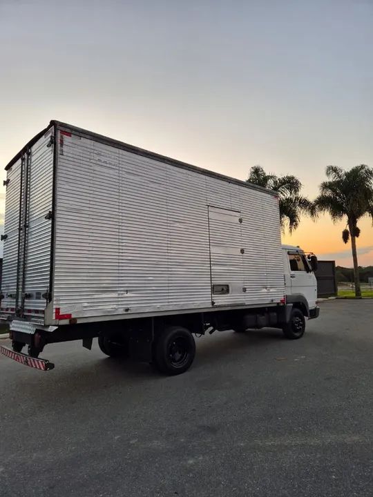 Caminhao baú  VW 8-150 - Foto 4