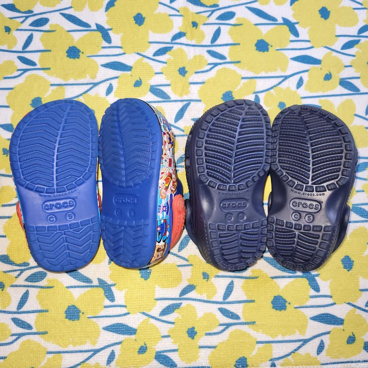 Crocs Originais C5 (20/21) - Menino 18 meses - Foto 2