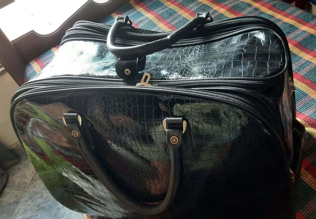 Bolsa preta envernizada - Foto 3