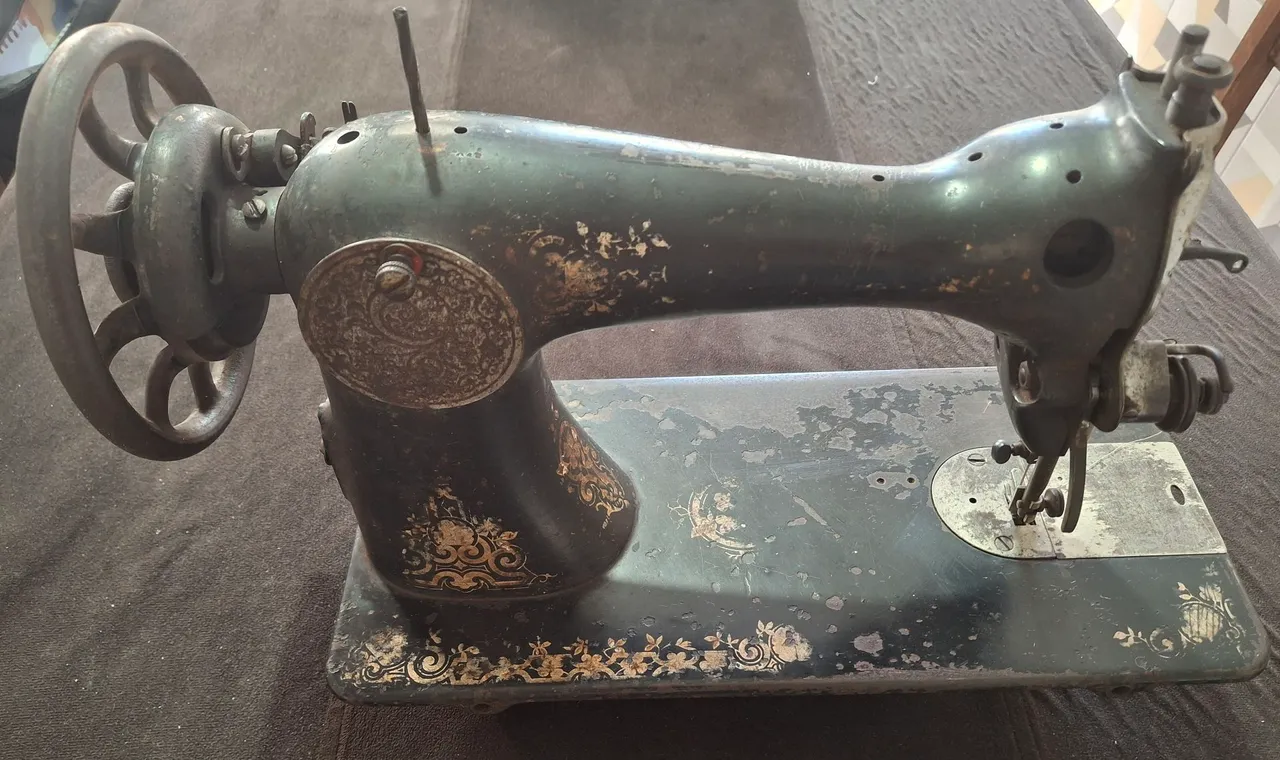 Máquina de Costura Singer