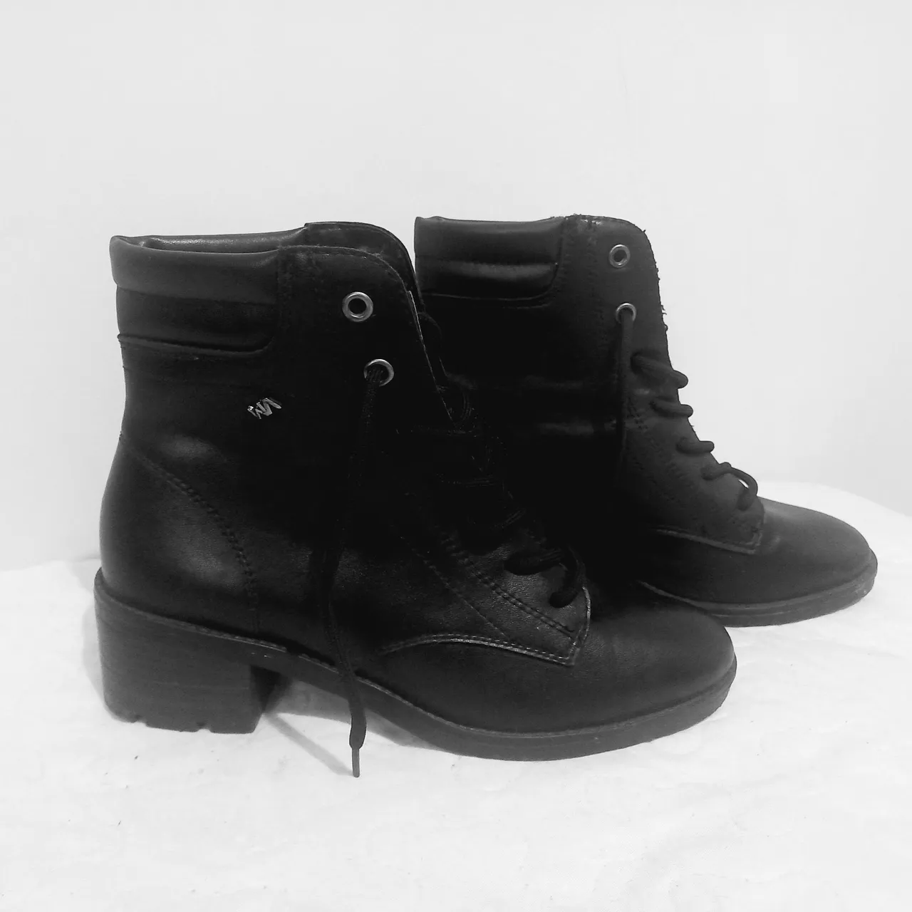 Botas Femininas Via Marte de Couro Preto