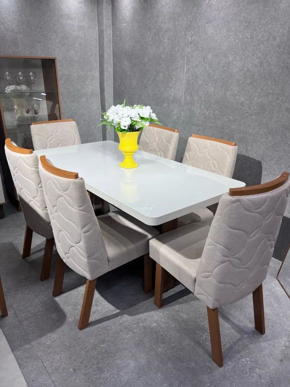 CONJUNTO MESA PETRA COM 6 CADEIRAS 