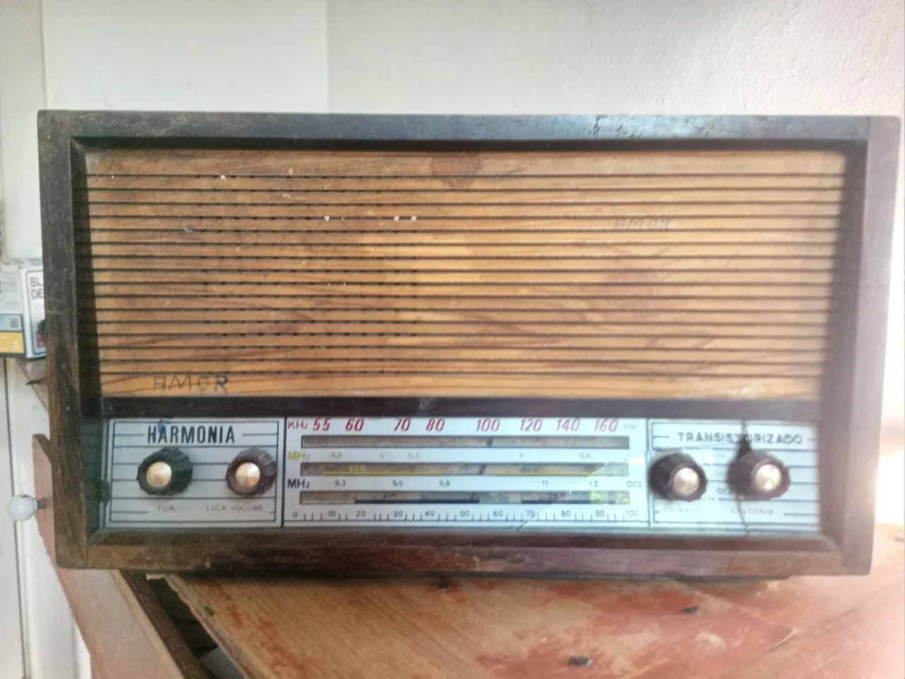 Rádio Antigo de Madeira - Harmonia