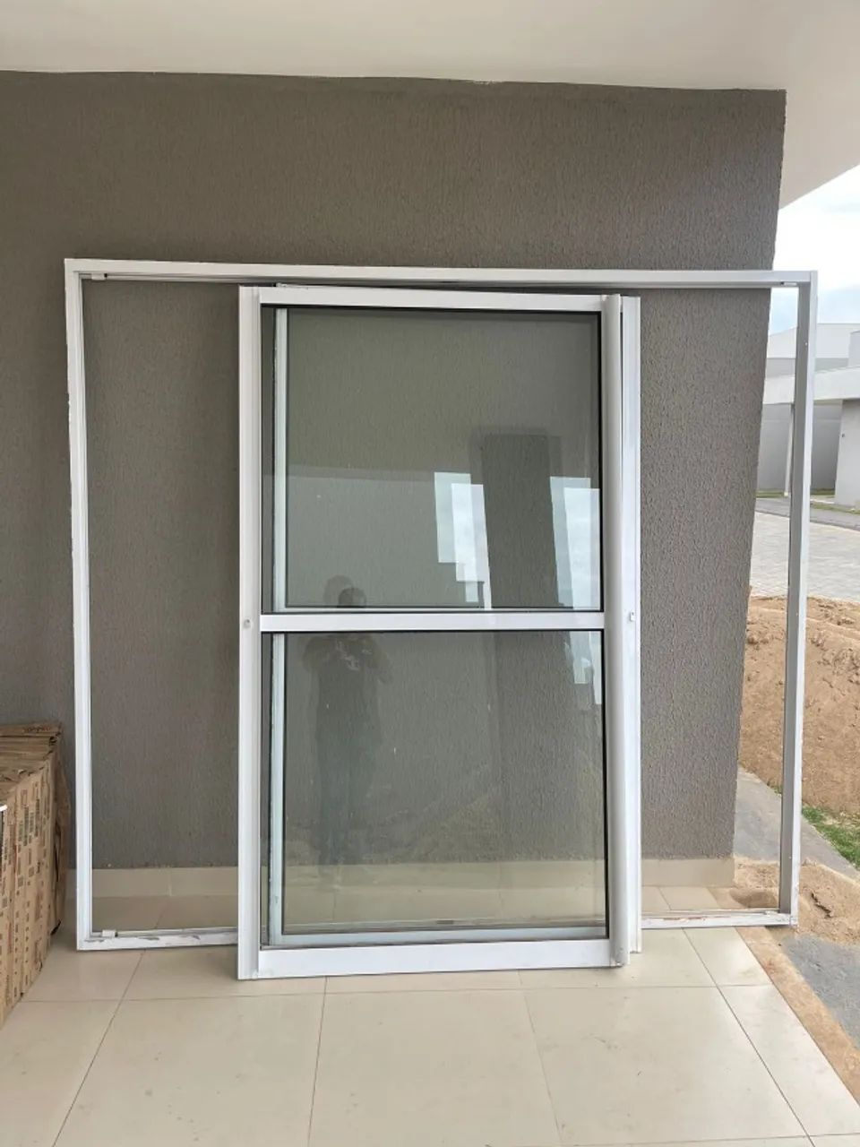 PORTA DE ALUMÍNIO DE CORRER COM 2 FOLHAS DE VIDRO