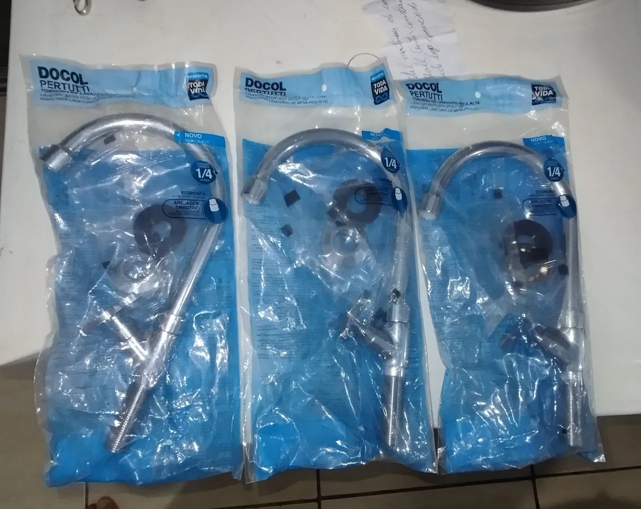 Torneiras Docol Pertutti de bancada ou mesa Novas