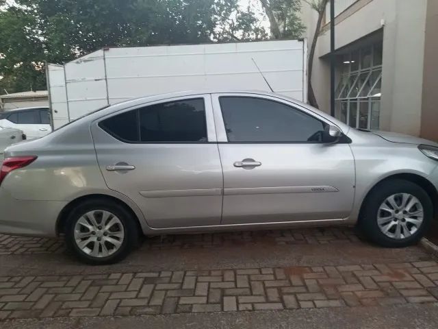 Nissan Versa 2020 prata - Foto 2