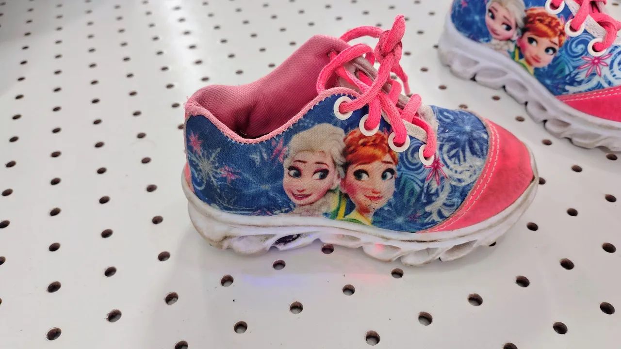 Tênis Frozen com LED funcionando n. 24 - Foto 3