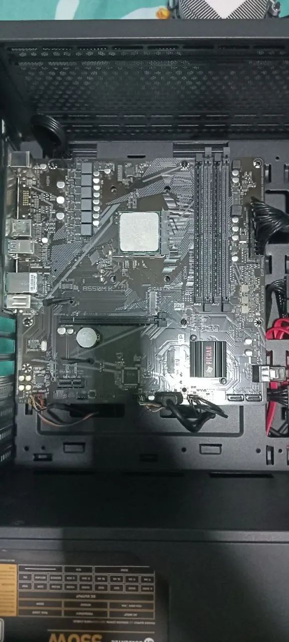 Kit Processador AMD Ryzen 5 5600G, Placa mãe Gigabyte B550M , Fonte 550 80 Plus Goldentec - Foto 2