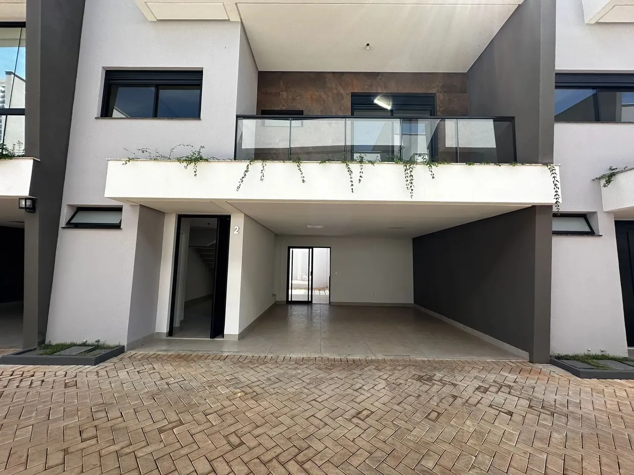 Sobrado para aluguel possui 120 metros quadrados com 3 quartos em Plano Diretor Sul - Palm