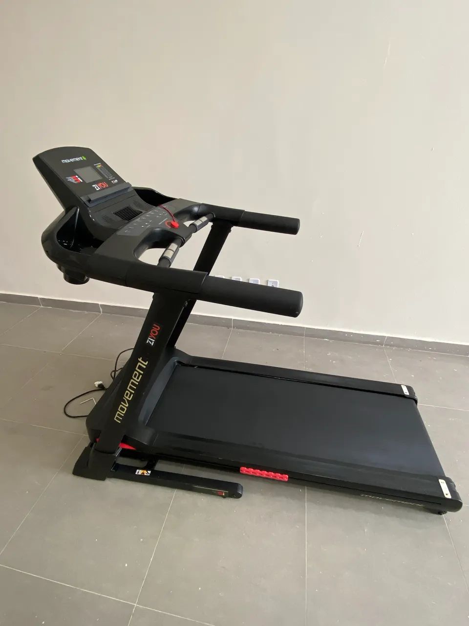 Esteira Movement R5i Inclinação Automática 64293896787201120