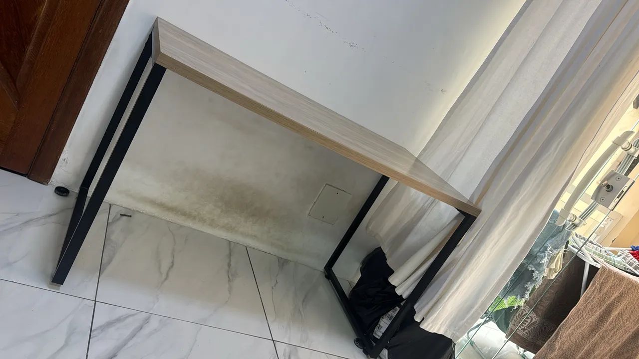 Mesa de Escritório Moderna