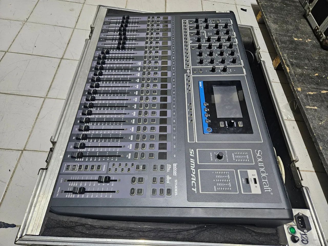 Mesa de Som Soundcraft Si Impact - Foto 4
