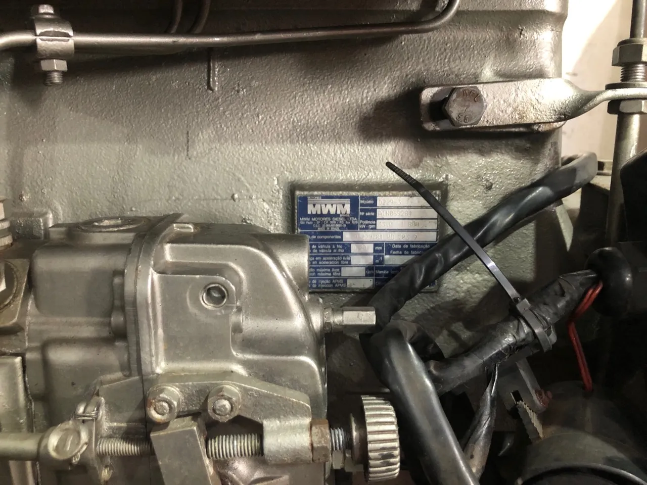 Grupo gerador motor MWM 